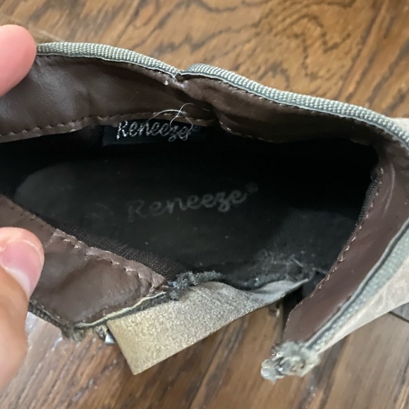 Shoes - Picture 2 of 4